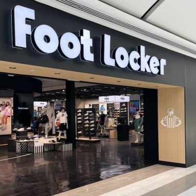 Foot Locker returns to sales growth 