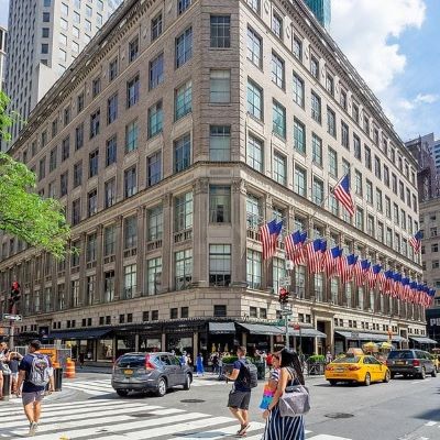 Saks completes the acquisition of Neiman Marcus 