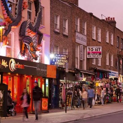 UK retail footfall falls in June amid heatwave UK retail footfall falls in June amid heatwave
