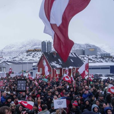 US threatens tariff hikes on eight European countries over Greenland dispute US threatens tariff hikes on eight European countries over Greenland dispute